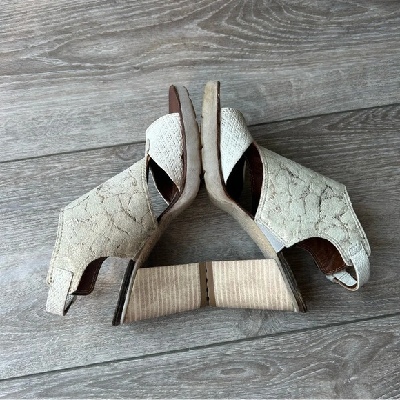 MJUS Metallic Leather Embossed Leather Block Heel Sandals - Picture 7 of 13